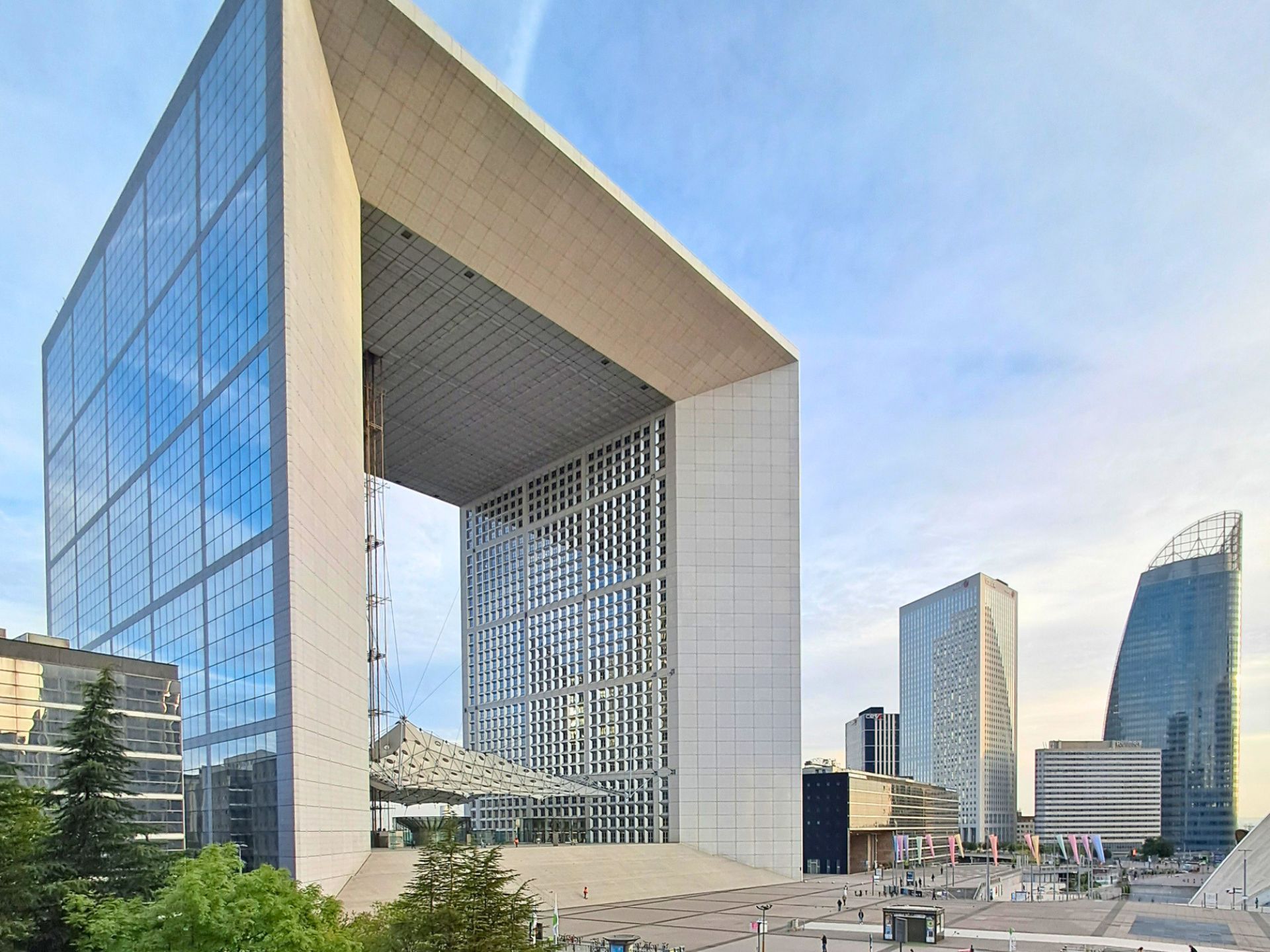 Désamiantage Centre Commercial Auchan Les Quatre Temps La Défense — SIM AMIANTE