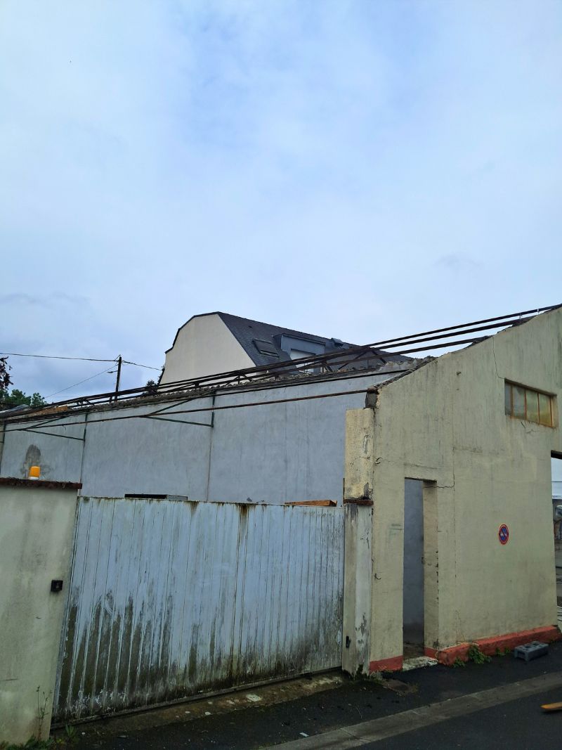 Chantier désamiantage toiture 350 m² Saint-Sébastien-sur-Loire — vue 2