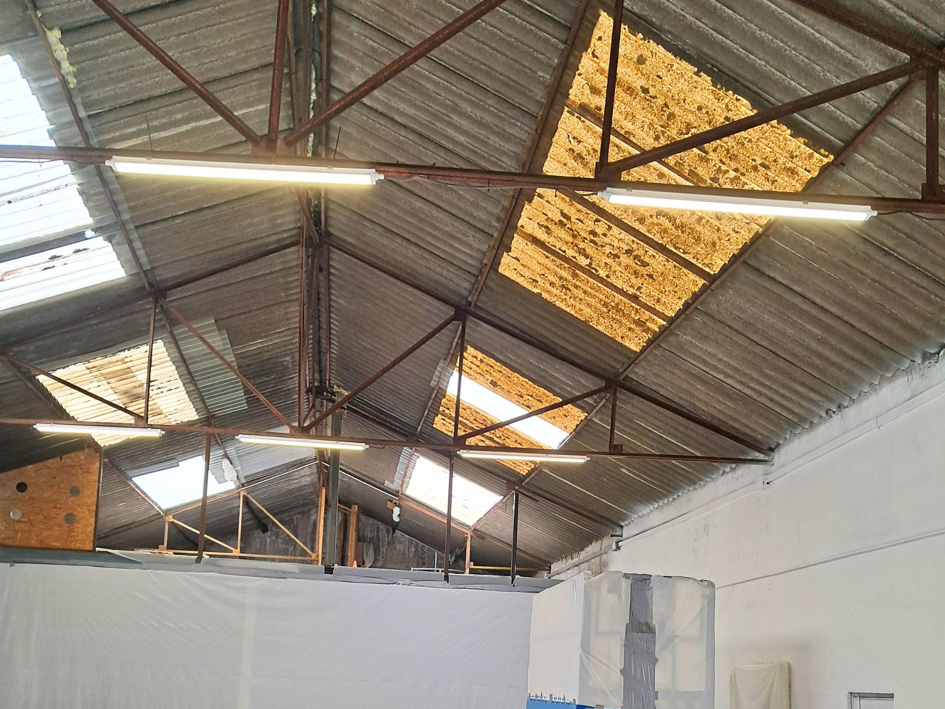 Désamiantage toiture 350 m² rue de la Douettée Saint-Sébastien-sur-Loire — SIM AMIANTE
